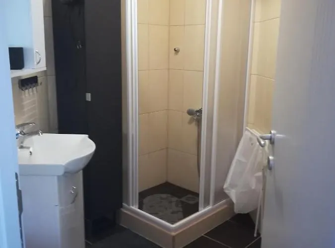 J&k * 兹拉蒂博尔